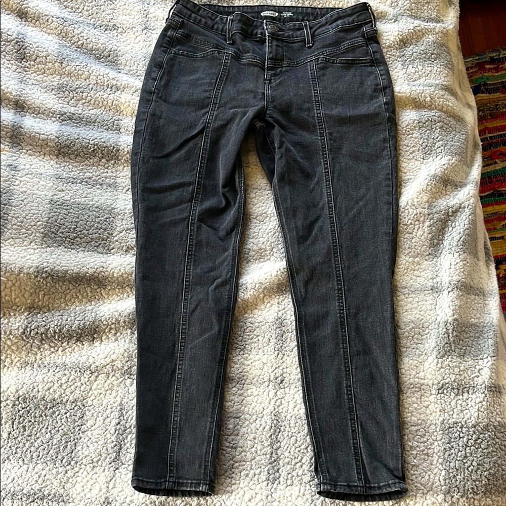 Old Navy Rockstar Super Skinny Mid-Rise Size 10
Black Denim Jeans